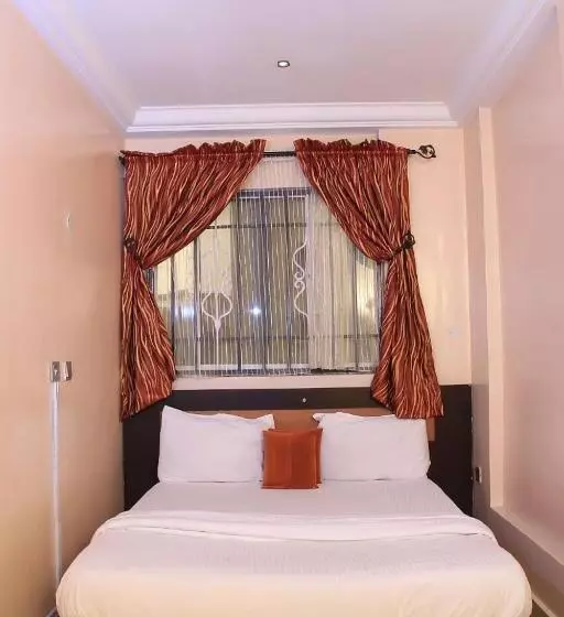 هتل Chantella Suites