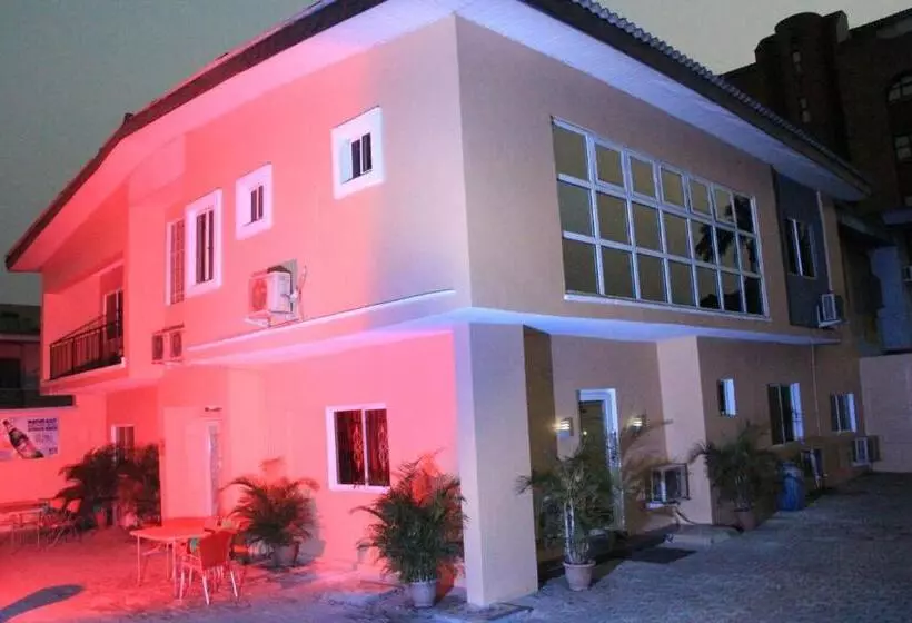 هتل Chantella Suites