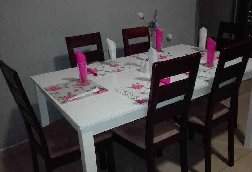 펜션 Thembisi Guesthouse