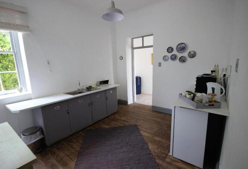 פנסיון 86 On Jubilee