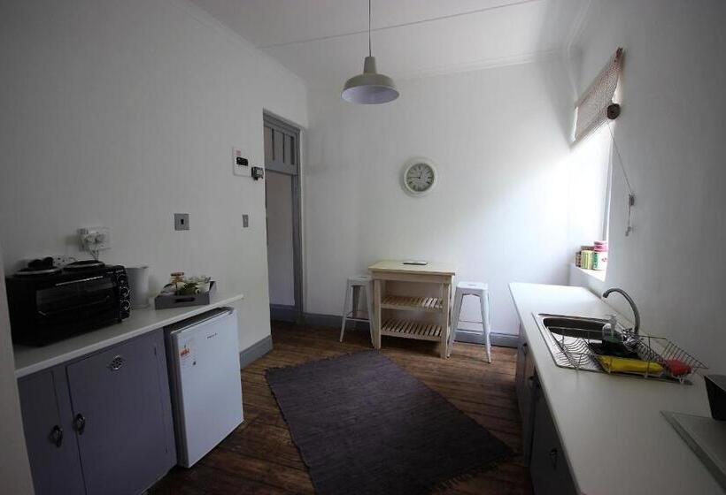 פנסיון 86 On Jubilee