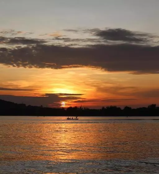 ペンション Meno Suites