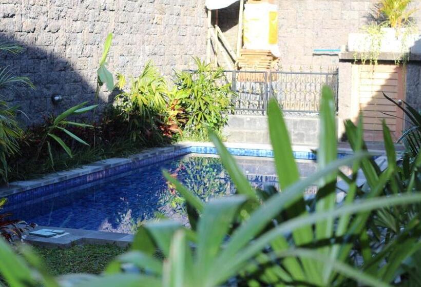 Panzió Jukung Dua Guest House