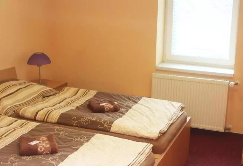 Majatalo Penzion V Ráji