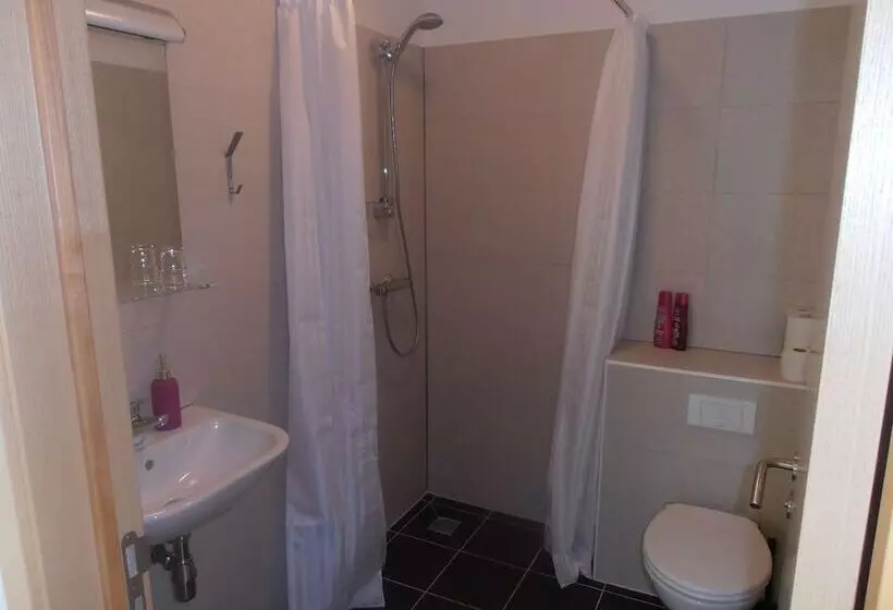 هتل Giljur Guesthouse
