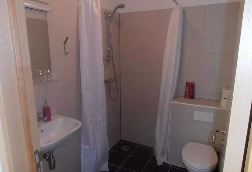 هتل Giljur Guesthouse