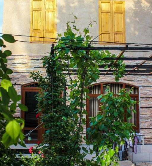 ペンション Guest House Ruslan Nurata & Tours