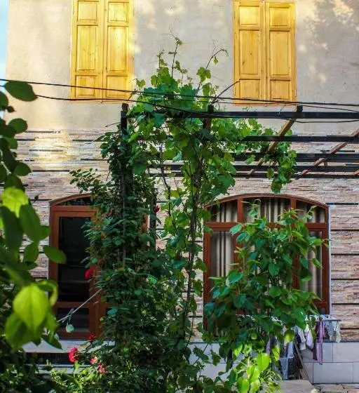 Majatalo Guest House Ruslan Nurata & Tours