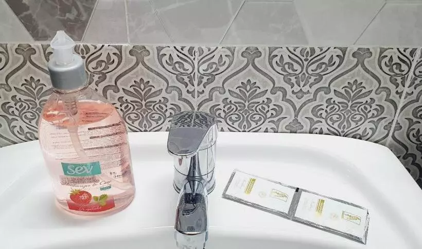 Majatalo Guest House Ruslan Nurata & Tours