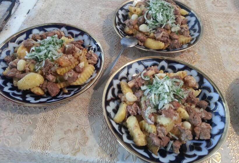 ペンション Guest House Ruslan Nurata & Tours