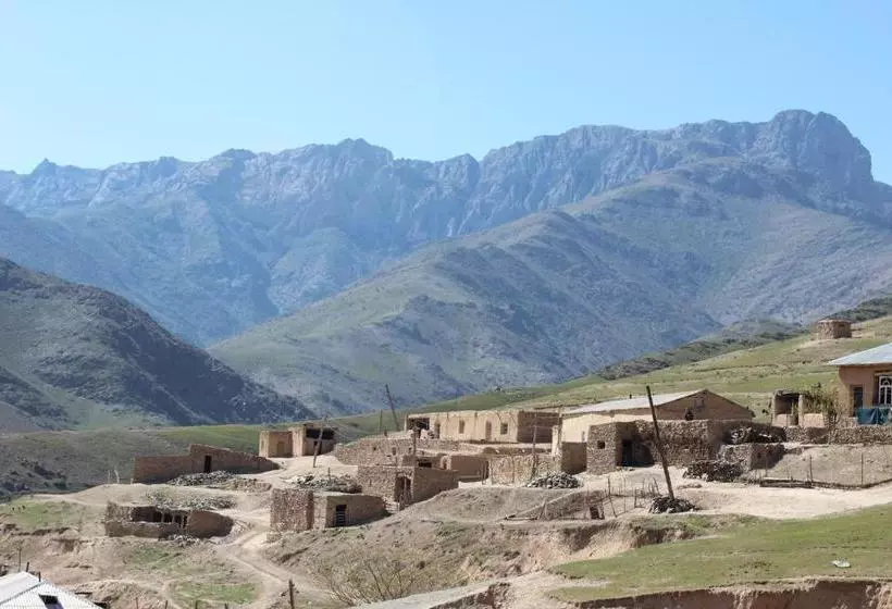 Majatalo Guest House Ruslan Nurata & Tours