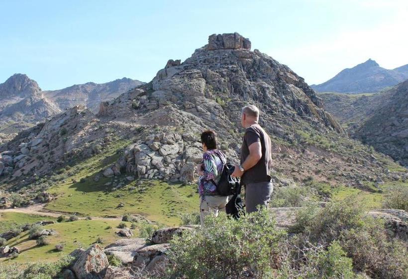 ペンション Guest House Ruslan Nurata & Tours