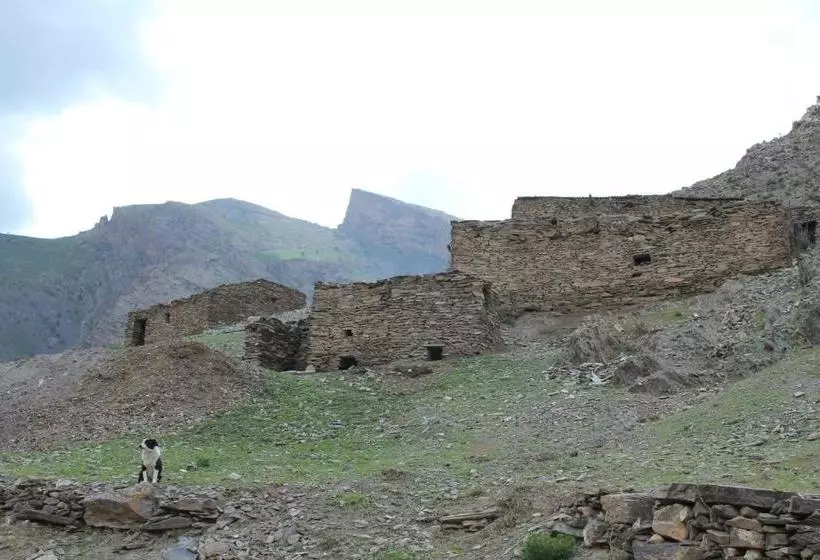 Majatalo Guest House Ruslan Nurata & Tours