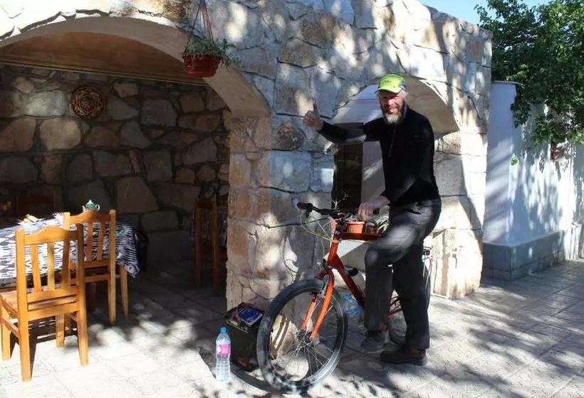 Majatalo Guest House Ruslan Nurata & Tours