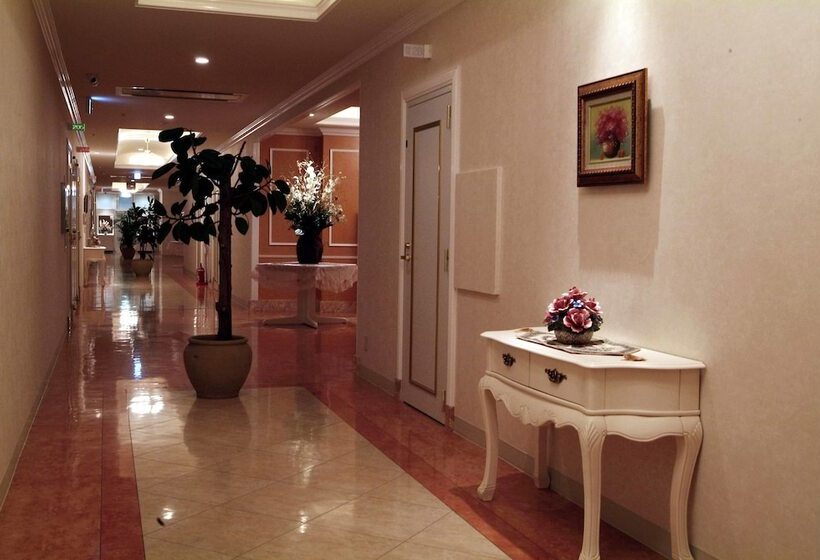 בית מלון כפרי Hyper Noah