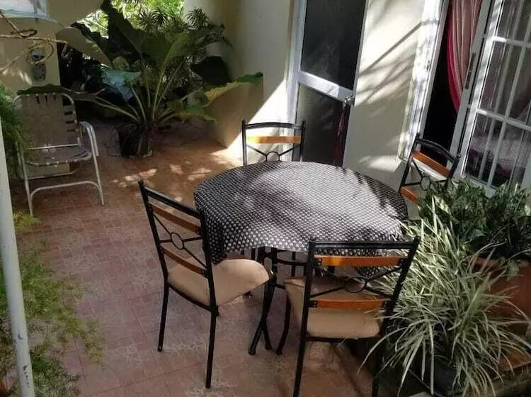 پانسیون Wilton House