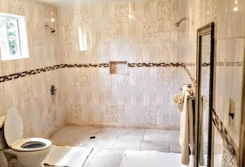 پانسیون Wilton House