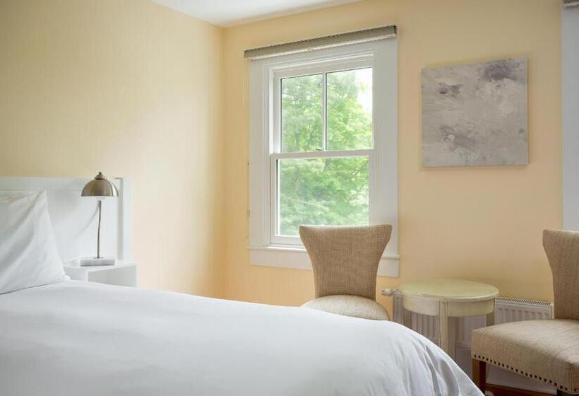 فندق صغير Lakehouse Inn