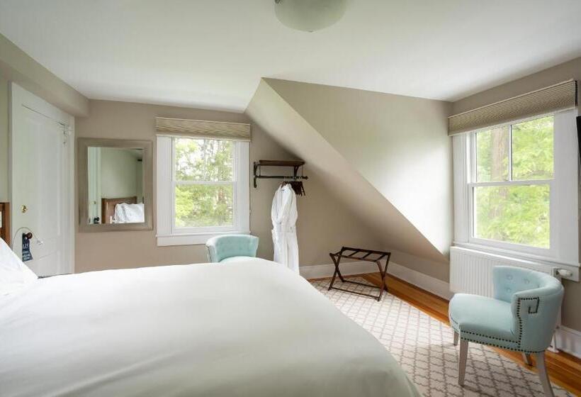 فندق صغير Lakehouse Inn