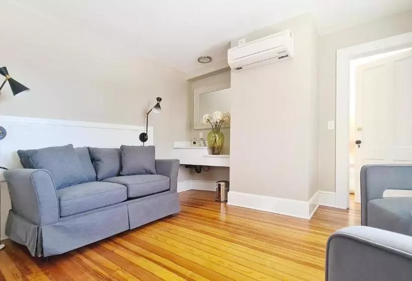 ユースホステル Lakehouse Inn