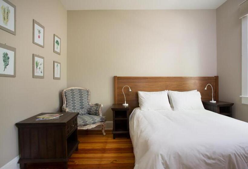 فندق صغير Lakehouse Inn