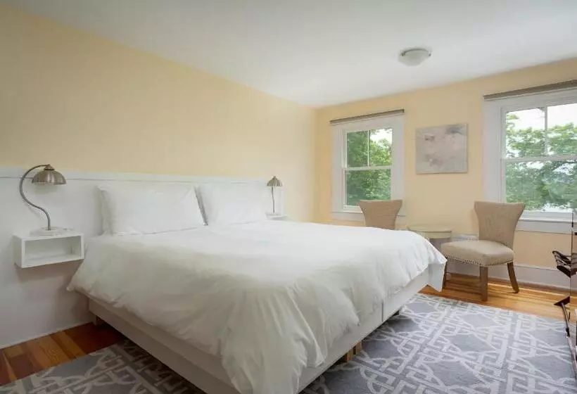 ユースホステル Lakehouse Inn