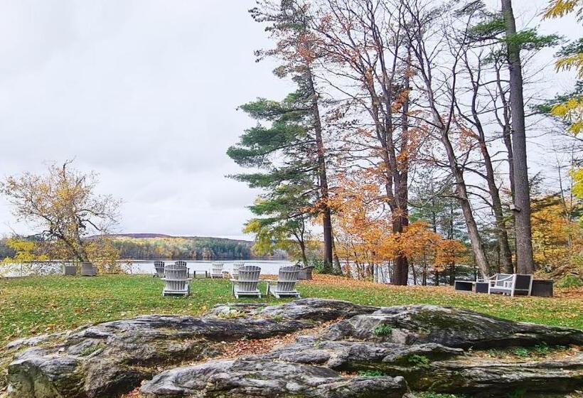 فندق صغير Lakehouse Inn