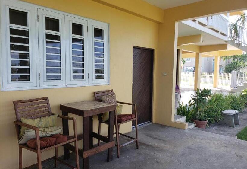 پانسیون Jardin Del Mar Guesthouse