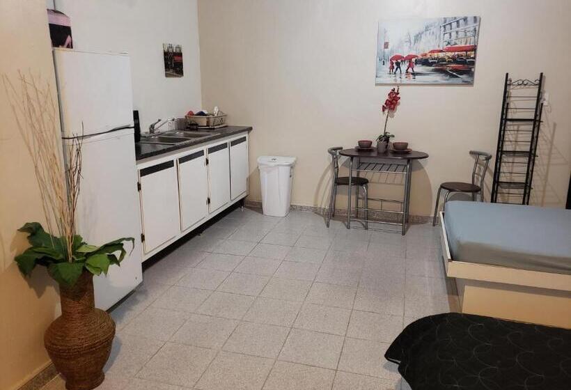 پانسیون Jardin Del Mar Guesthouse