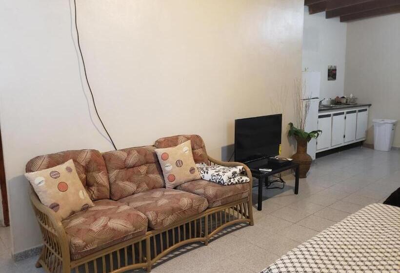 پانسیون Jardin Del Mar Guesthouse