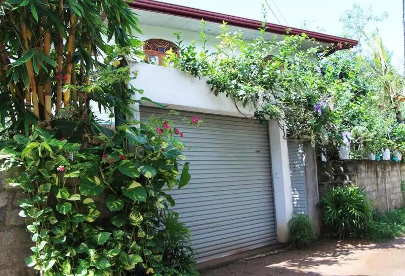 ペンション Malsha Villa