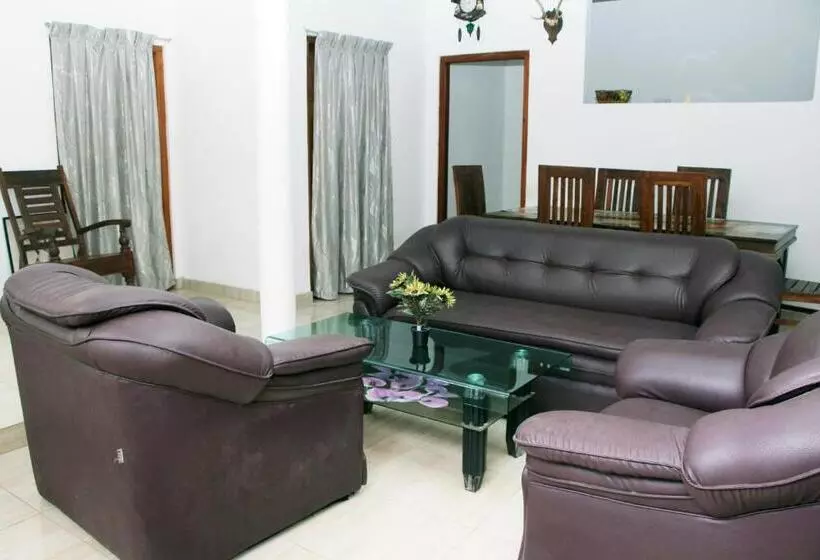 ペンション Malsha Villa