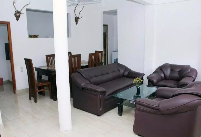 ペンション Malsha Villa