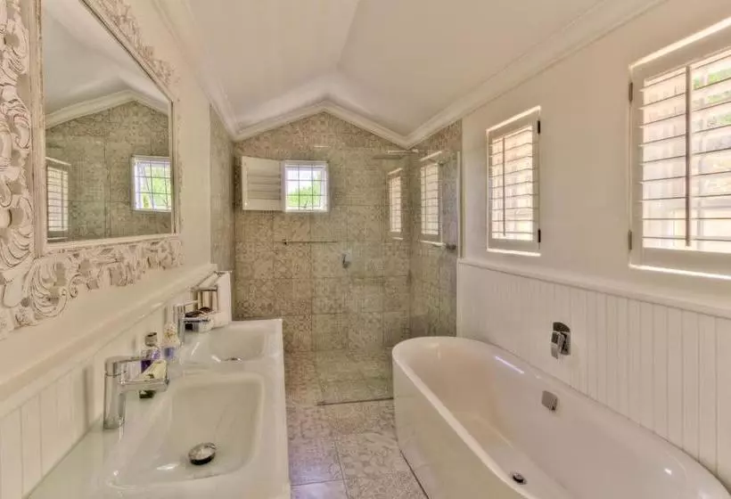 Majatalo Penguin Palace