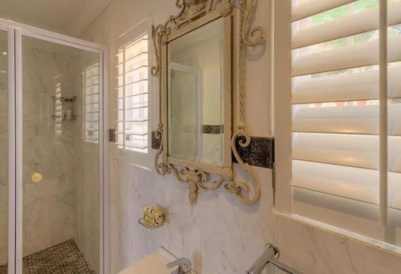 Majatalo Penguin Palace