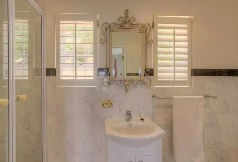 Majatalo Penguin Palace