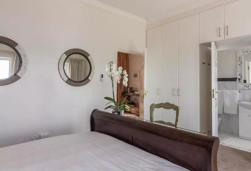 Majatalo Penguin Palace