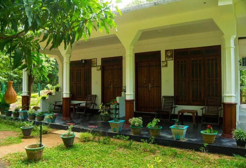 Pensionat Sigiriya Flower Guest