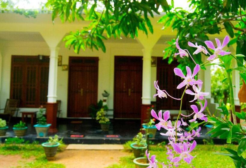 Pensionat Sigiriya Flower Guest