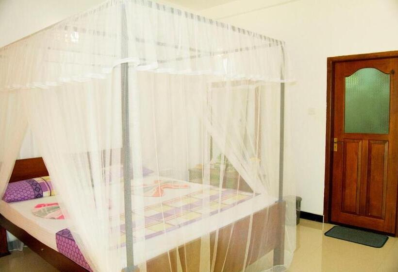 Pensionat Sigiriya Flower Guest