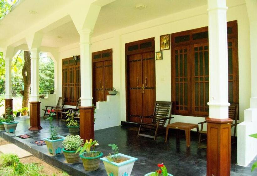 Pensionat Sigiriya Flower Guest