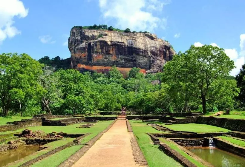 Majatalo Sigiriya Flower Guest