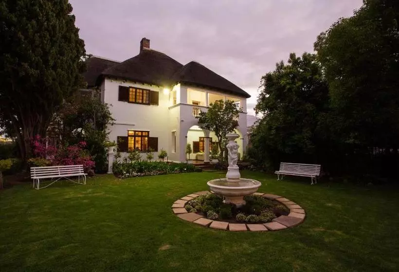 Majatalo Zonneweelde Guest House