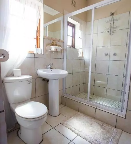 Majatalo Zonneweelde Guest House