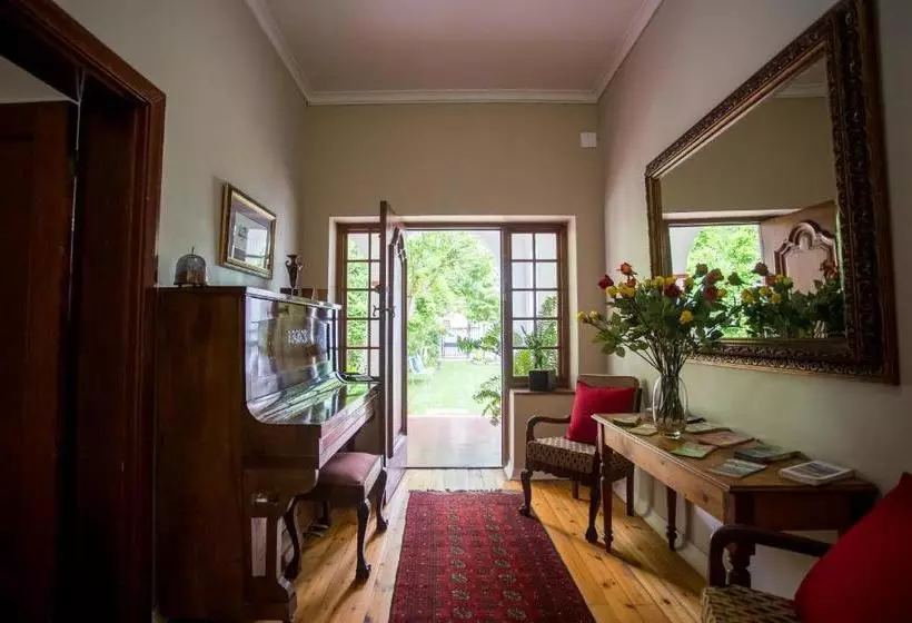 Majatalo Zonneweelde Guest House