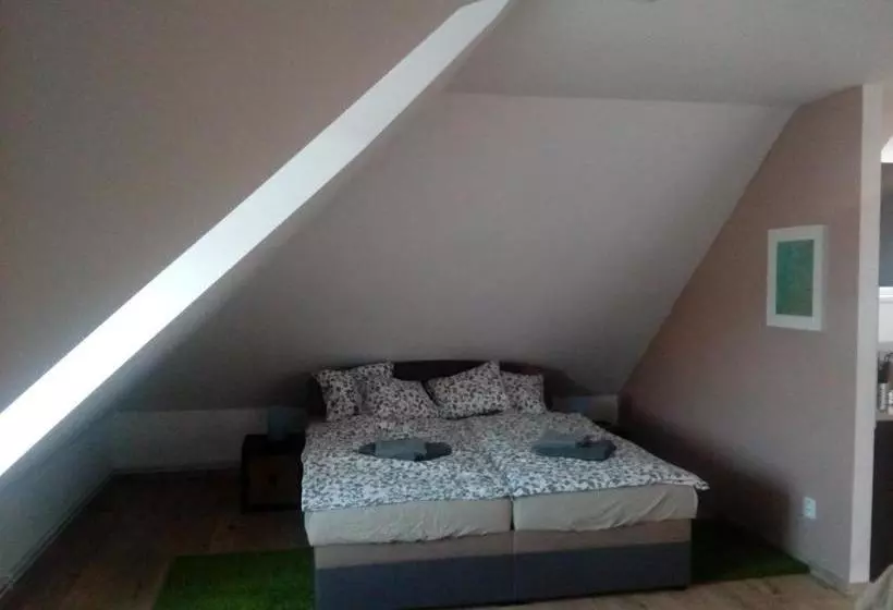 Retkeilymaja Hostinské Pokoje U Kulináře