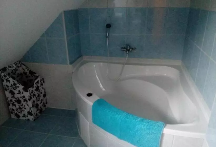 Retkeilymaja Hostinské Pokoje U Kulináře