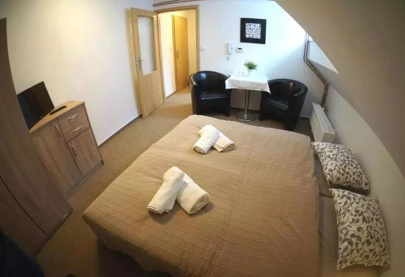 Retkeilymaja Hostinské Pokoje U Kulináře