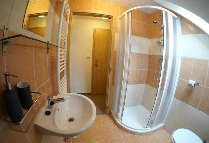 Retkeilymaja Hostinské Pokoje U Kulináře