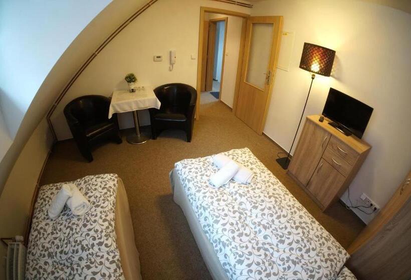 호스텔 Hostinské Pokoje U Kulináře